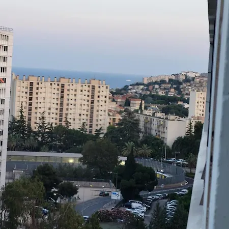 Private Room-1 In Hannana Apartment- 2 Min Walk To Tram 12 Min To Train Station 15 Min To Massena Place Kwatera prywatna *