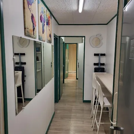 Private Room-1 In Hannana Apartment- 2 Min Walk To Tram 12 Min To Train Station 15 Min To Massena Place Nicea