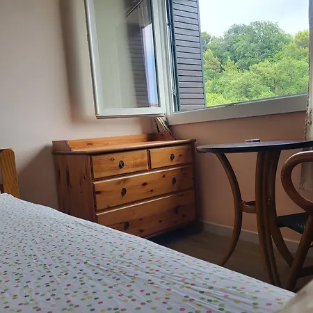 Private Room-1 In Hannana Apartment- 2 Min Walk To Tram 12 Min To Train Station 15 Min To Massena Place *