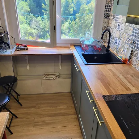 Private Room-1 In Hannana Apartment- 2 Min Walk To Tram 12 Min To Train Station 15 Min To Massena Place *